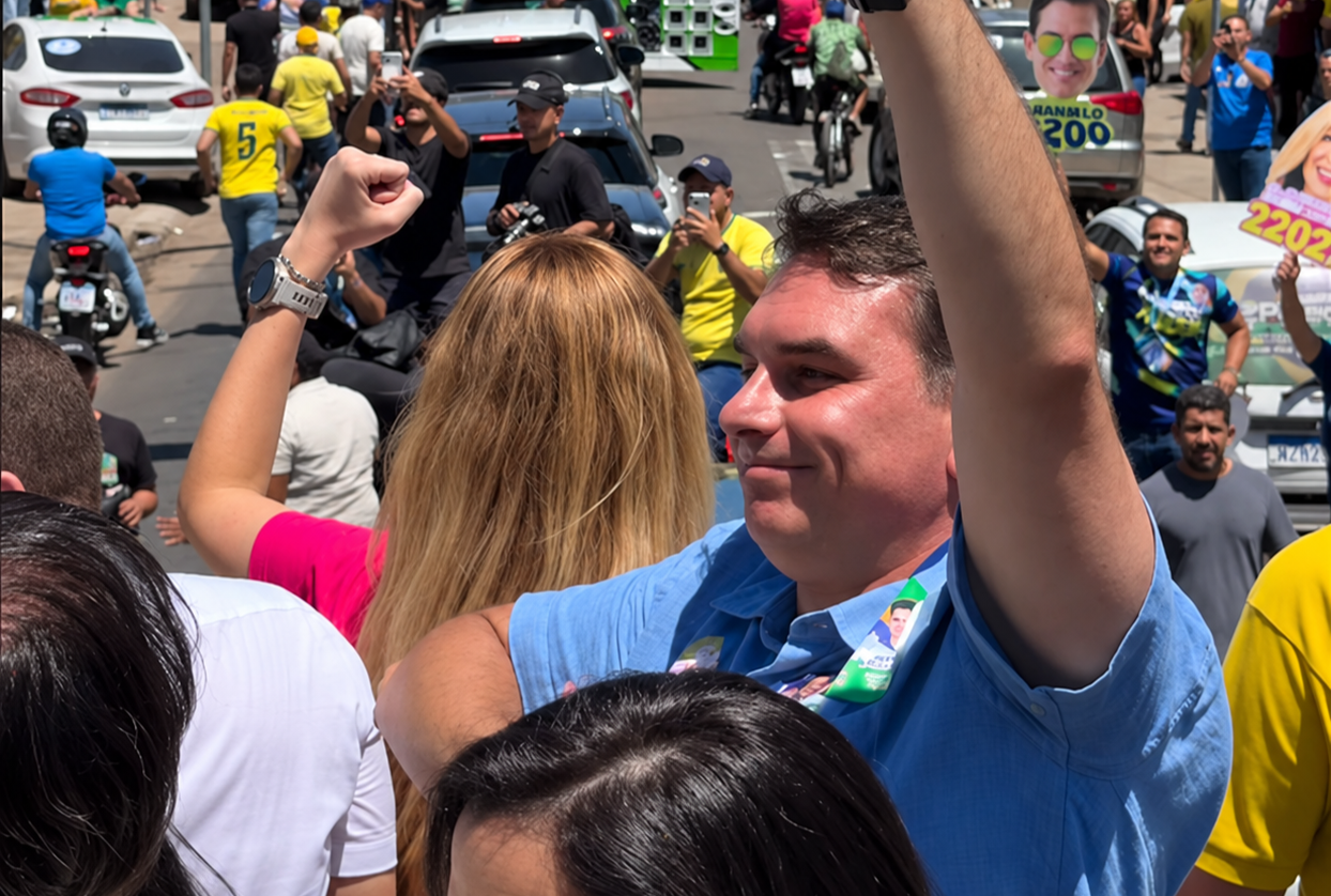No Cariri, Flávio Bolsonaro fala em propostas para o Nordeste e diz que vai “libertar o povo do Ceará”
