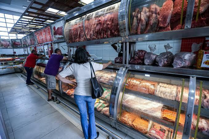 O Peso da Proteína: Carne, Frango e Peixe Ficam Mais Caros e Apertam o Orçamento em Fortaleza