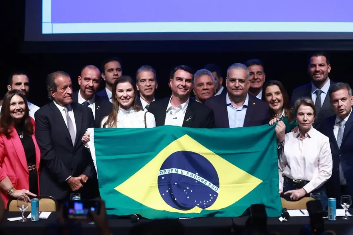 PL de Flávio Bolsonaro tem 13 candidatos a governador; 10 são competitivos