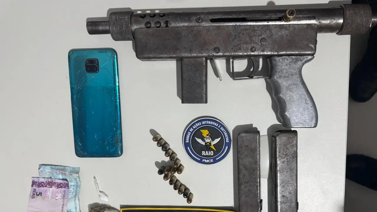 Polícia Militar apreende metralhadora italiana em Mombaça, no Ceará
