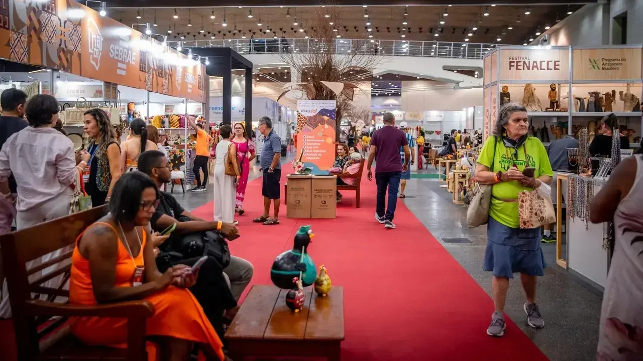 Ao longo de mais de uma semana, o evento reuniu cerca de 4 mil artesãos vindos de todas as regiões brasileiras e do Distrito Federal, ocupando aproximadamente 400 estandes.