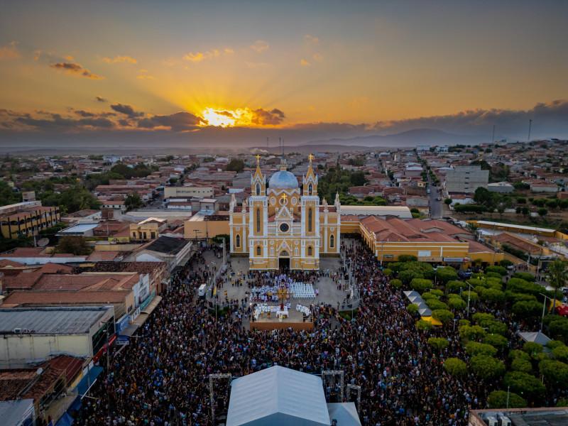 O encerramento solene está marcado para o dia 17 de outubro, com a grande procissão conduzindo a imagem de São Francisco das Chagas pelas ruas tomadas por um mar de fiéis vestidos de marrom.