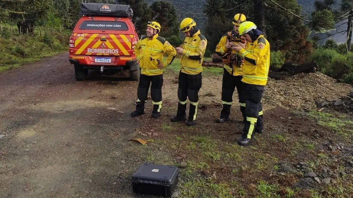 A operação de busca dos Bombeiros, que durou durante toda a madrugada, contou com a aeronave arcanjo 03, que encontrou os destroços, aproximadamente 40 bombeiros, dois cães de busca e resgate, mais de 10 viaturas
