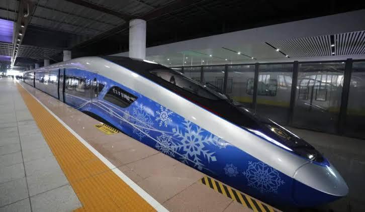China revela trem-bala autônomo com 5G que atinge até 350 km/h
