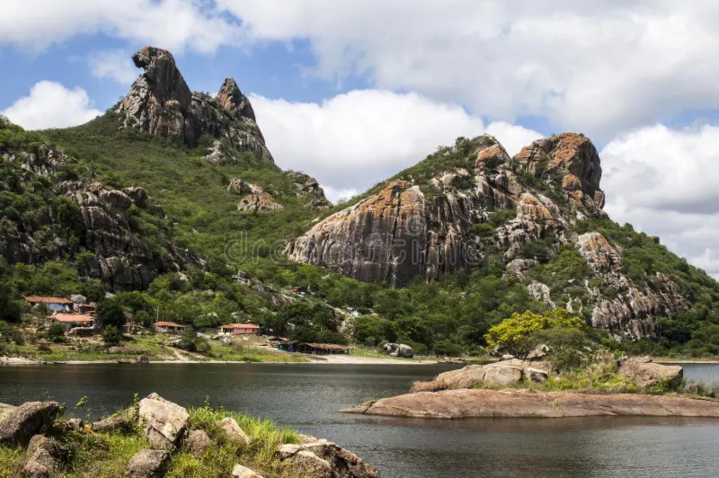 O mais famoso dos monólitos ficou conhecido como Galinha da Pedra Choca