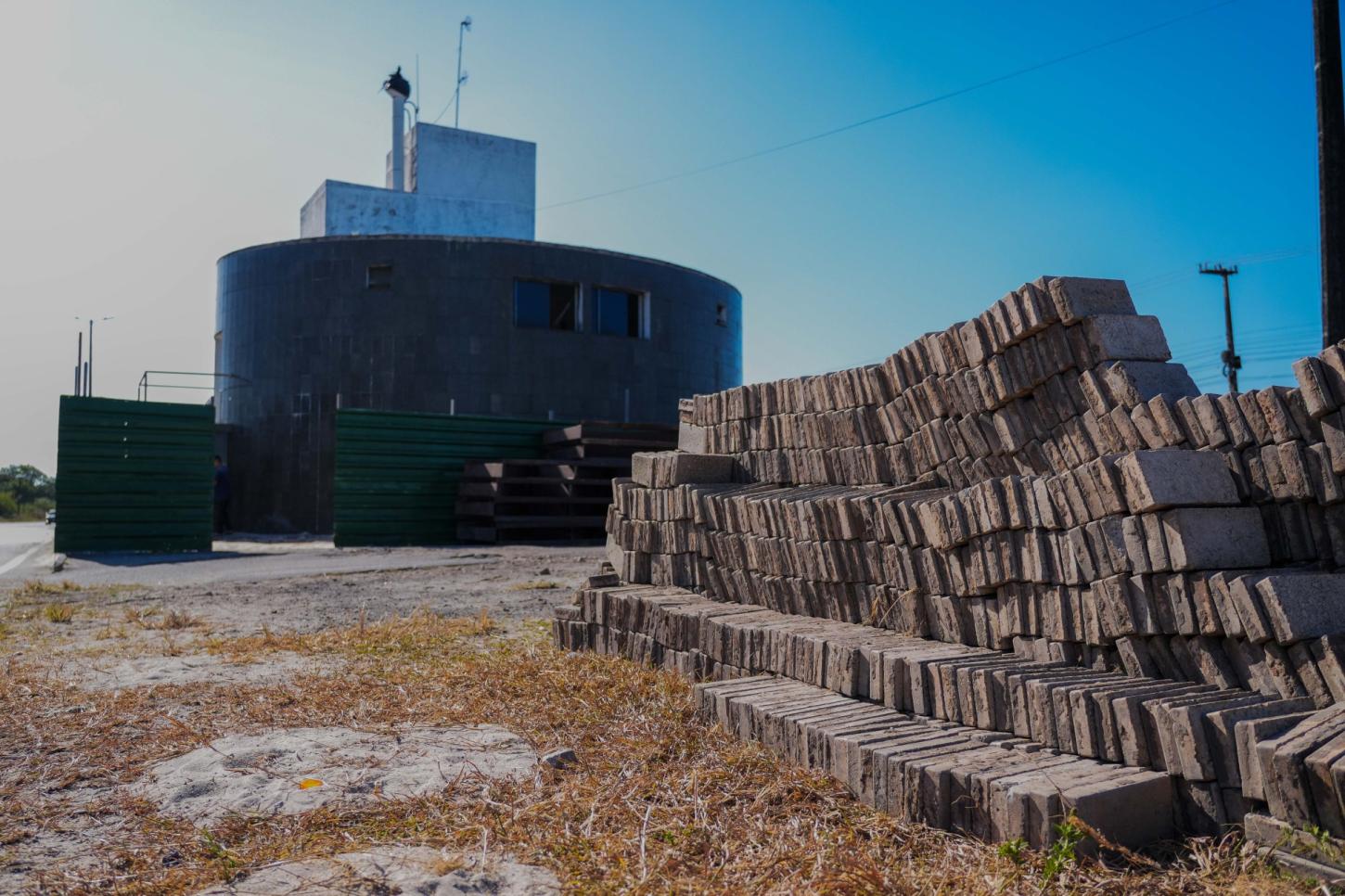AQUIRAZ, CEARÁ, BRASIL- 15.09.2026: Posto da PRE, na Av.pres.Castelo Branco, encontra-se em obras depois de meses sem reparos.