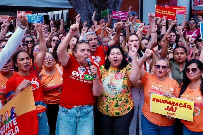 Sindicato cobra pressão de Lula sobre Evandro Leitão no segundo dia de greve da Educação Infantil em Fortaleza