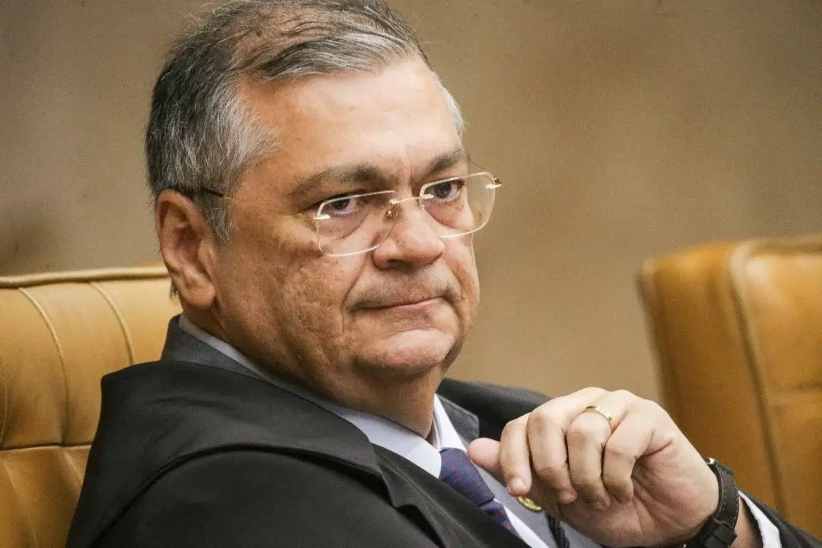 STF proíbe jornalistas de entrarem em julgamento de Moraes; Dino se opõe