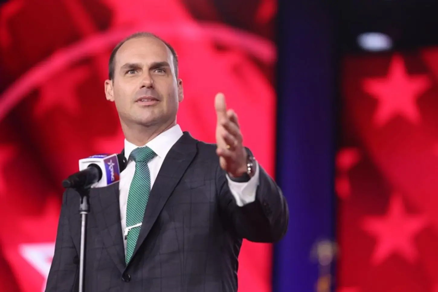 Um dia após sessão do STF, Eduardo se reúne com governo Trump