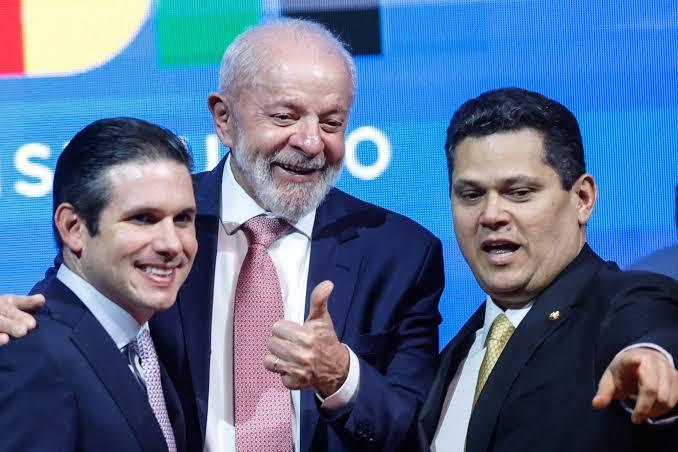Alcolumbre pauta 1º turno de votação do fim da 6x1 para quarta (14/10)