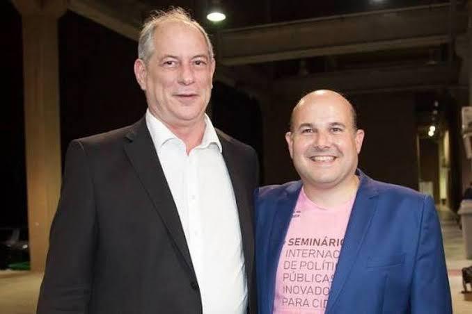 Após agenda com Ciro em SP, RC quebra silêncio e declara voto em Flávio Bolsonaro
