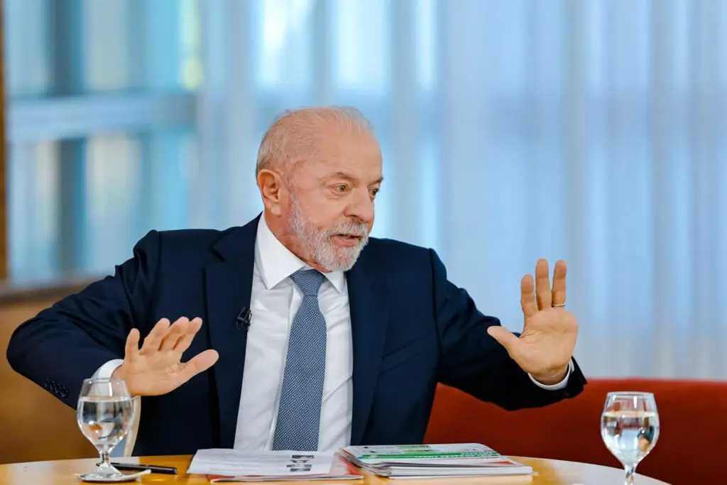 Após eleição, Lula fala em aplicar restrições ao Bolsa Família