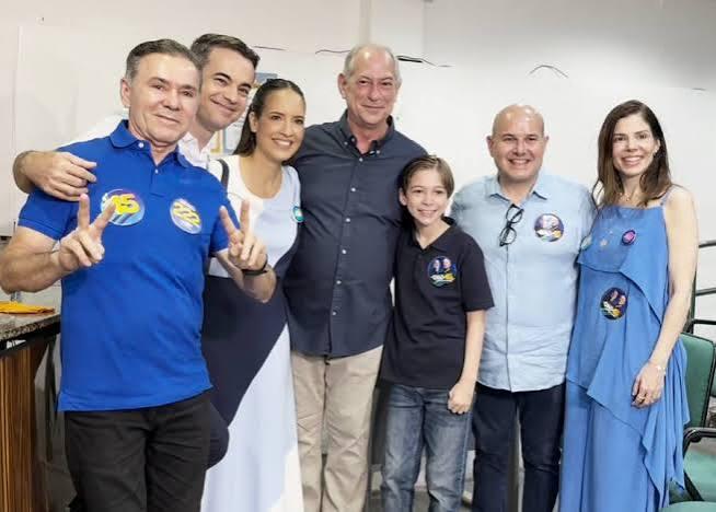 Candidato do PSDB ao Governo do Ceará, Ciro Gomes, exerceu o direito ao voto na sede da Secretaria da Saúde do Estado (Sesa) na manhã deste domingo (4).
