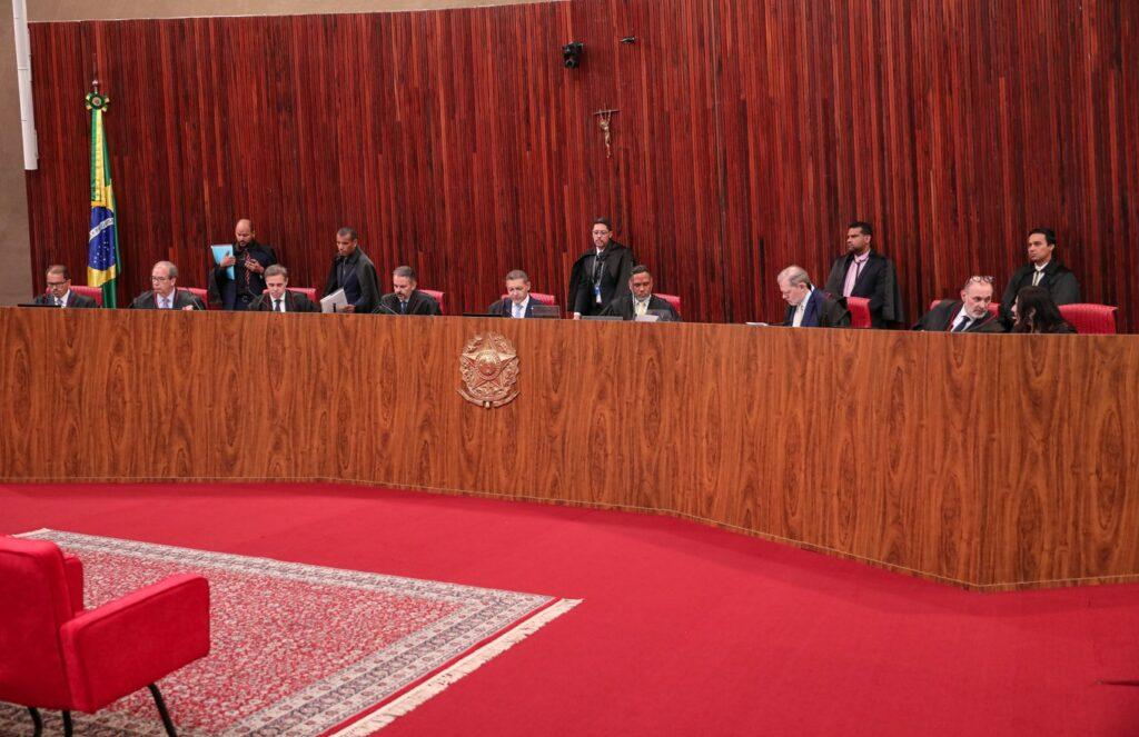 Decisão de Zanin gerou revolta entre ministros do TSE, diz jornal