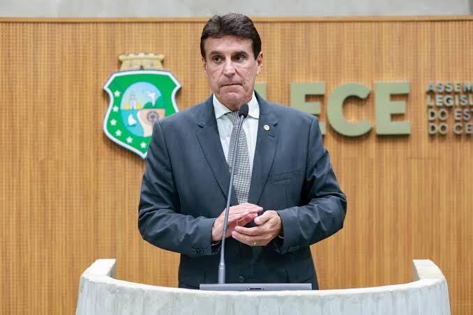 Deputado Agenor Neto se envolve em bate-boca com policiais militares em Iguatu; veja o vídeo