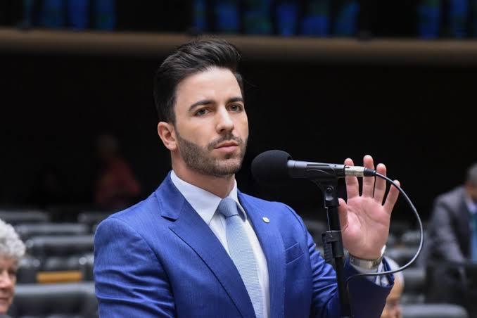  Deputado federal denuncia ameaça após receber cabeça de boi morto, em Fortaleza