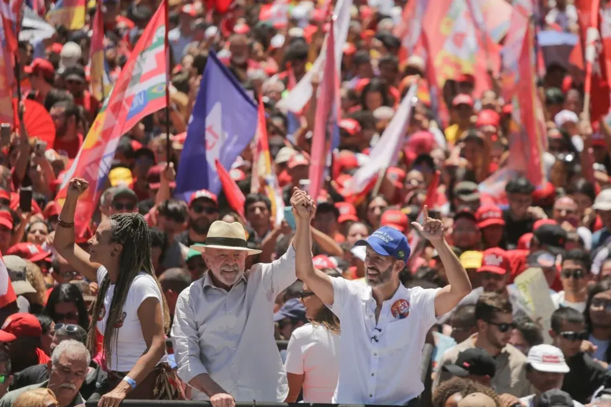 Em ato no DF, Lula diz ser 