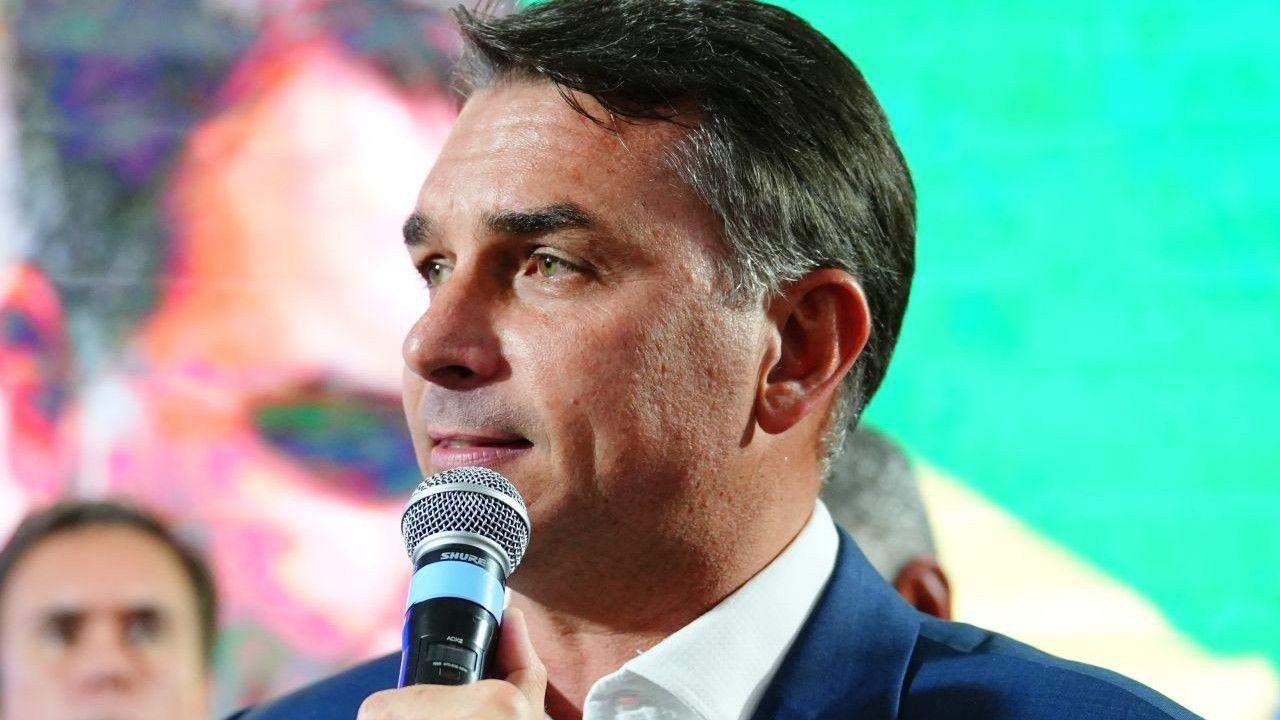Em carta, Flávio se declara 