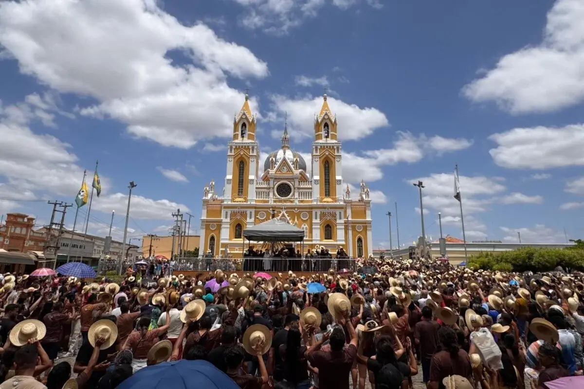 Festa de São Francisco atrai 1 milhão de fiéis a Canindé