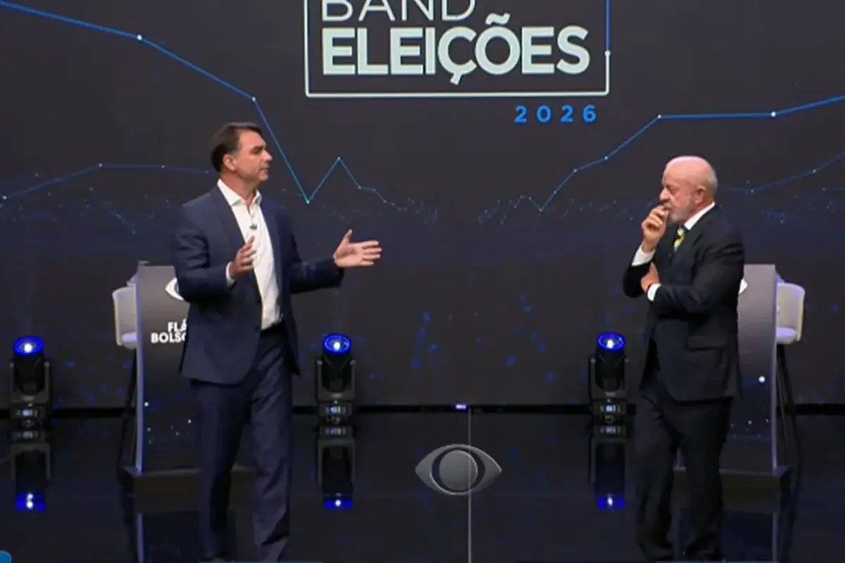 Flávio Bolsonaro e Lula se enfrentam em 1º debate presidencial; acompanhe