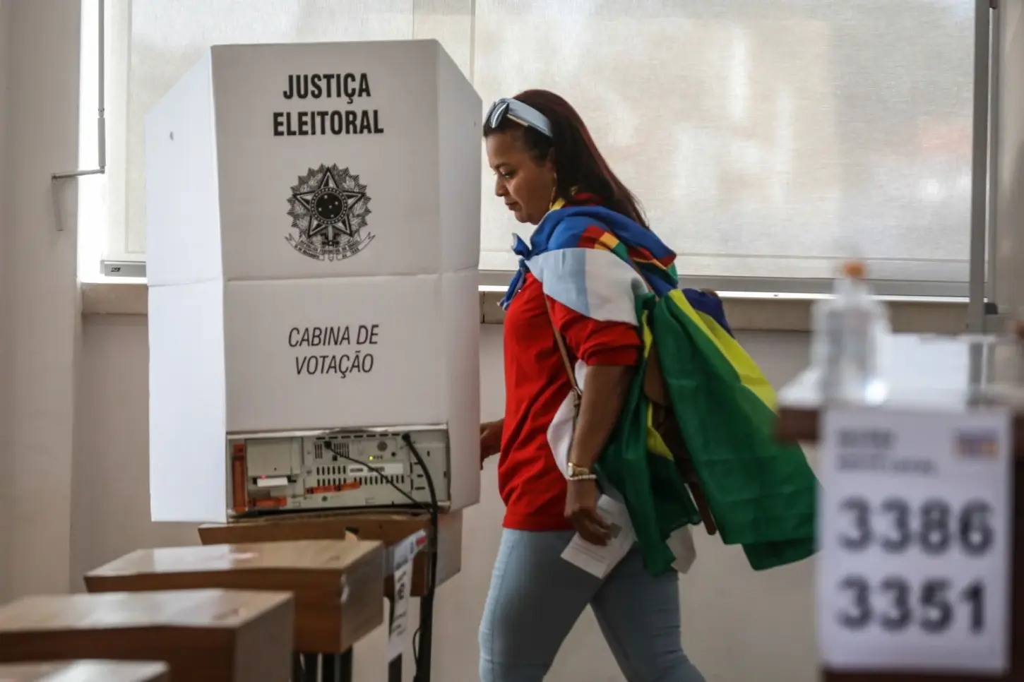 Flávio Bolsonaro sai na frente nas eleições no exterior após votação ser encerrada na Ásia