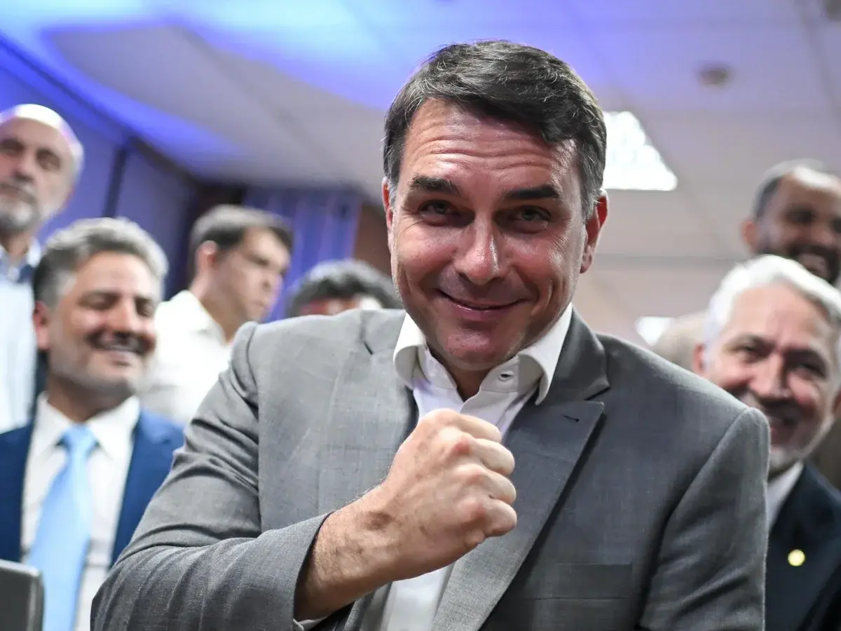 Flávio recua, diz que vai ao debate da Band e provoca Lula: 