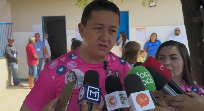 Glêdson vota em Juazeiro do Norte e fala em “intervenção do Judiciário” no fim da campanha de Ciro