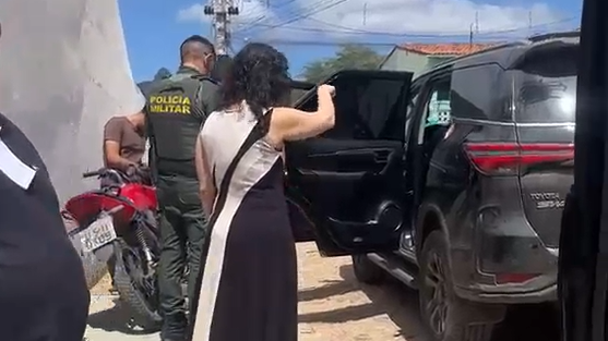 Líder político é detido em Itapajé suspeito de fazer boca de urna; veja o vídeo