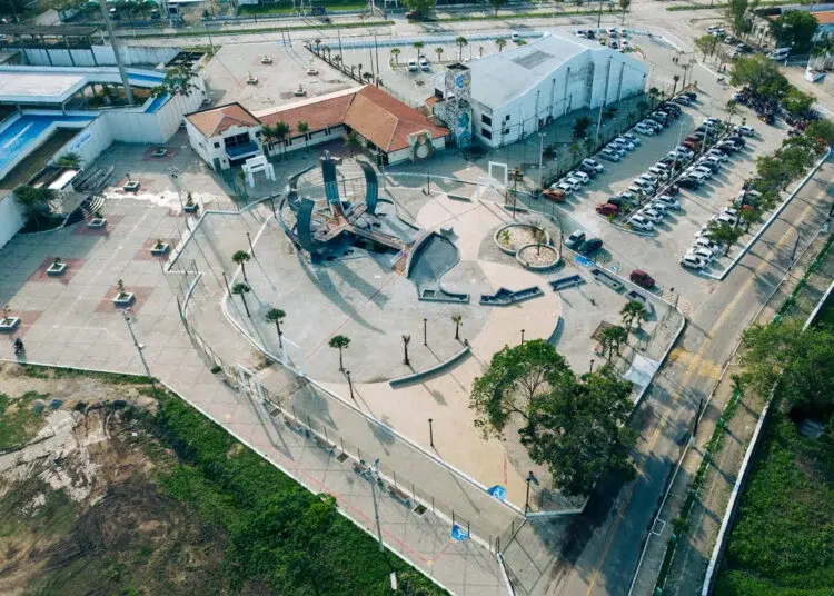Maracanaú entrega nova Praça Durval Tomaz de Souza, em homenagem ao pai do vice-prefeito