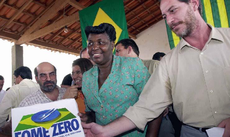Com a ascensão de Luiz Inácio Lula da Silva à presidência em 2003, a estratégia inicial do novo governo focou-se no programa Fome Zero.