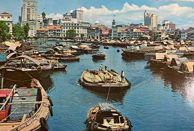 Após a separação traumática da Malásia em 1965, o governo liderado por Lee Kuan Yew percebeu que a sobrevivência da ilha dependia de uma inserção agressiva no capitalismo global.