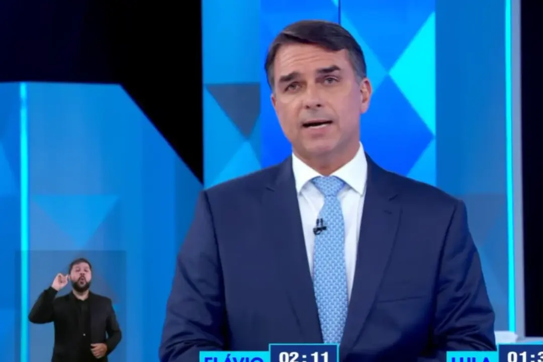 “Qual o gostinho desse whisky, Lula?”, questiona Flávio sobre garrafa de R$ 500 mil