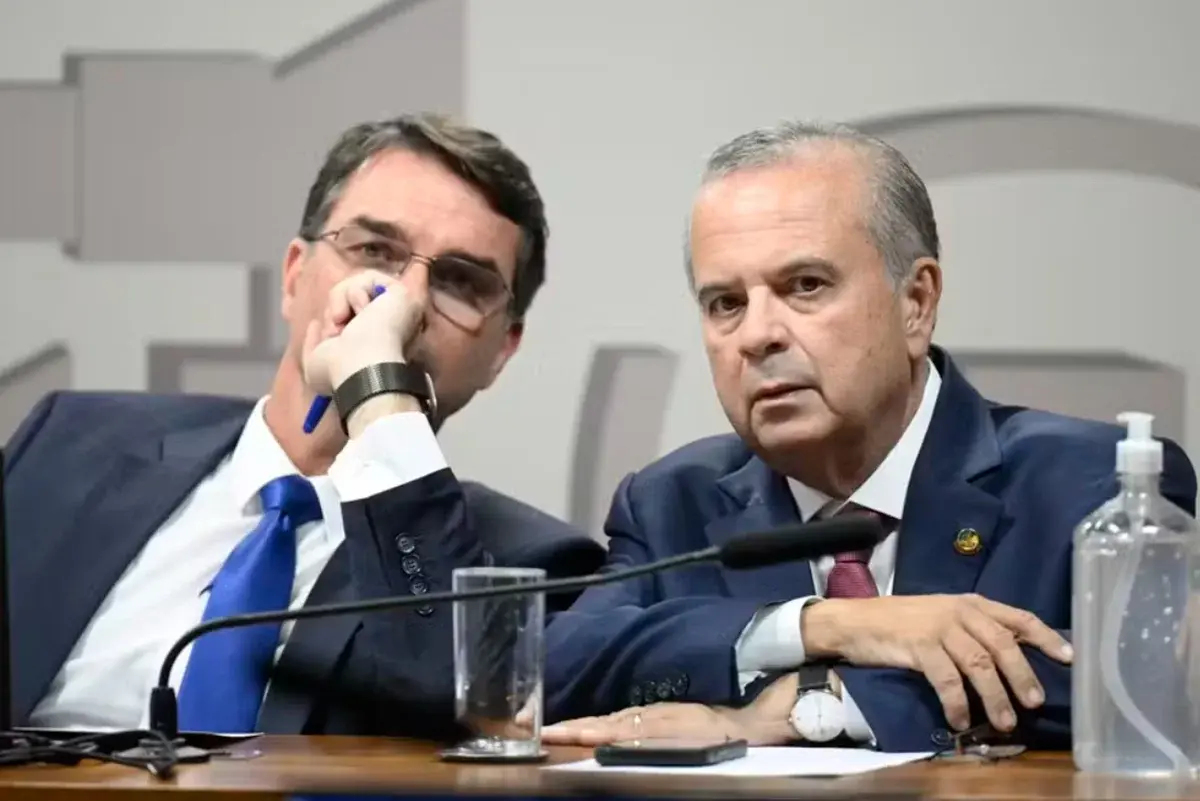 Rogério Marinho nega que Flávio Bolsonaro tenha deixado o Brasil