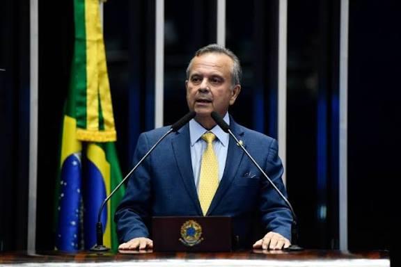 Senador do PL aciona CNJ contra ministro do TSE por suspeição após 