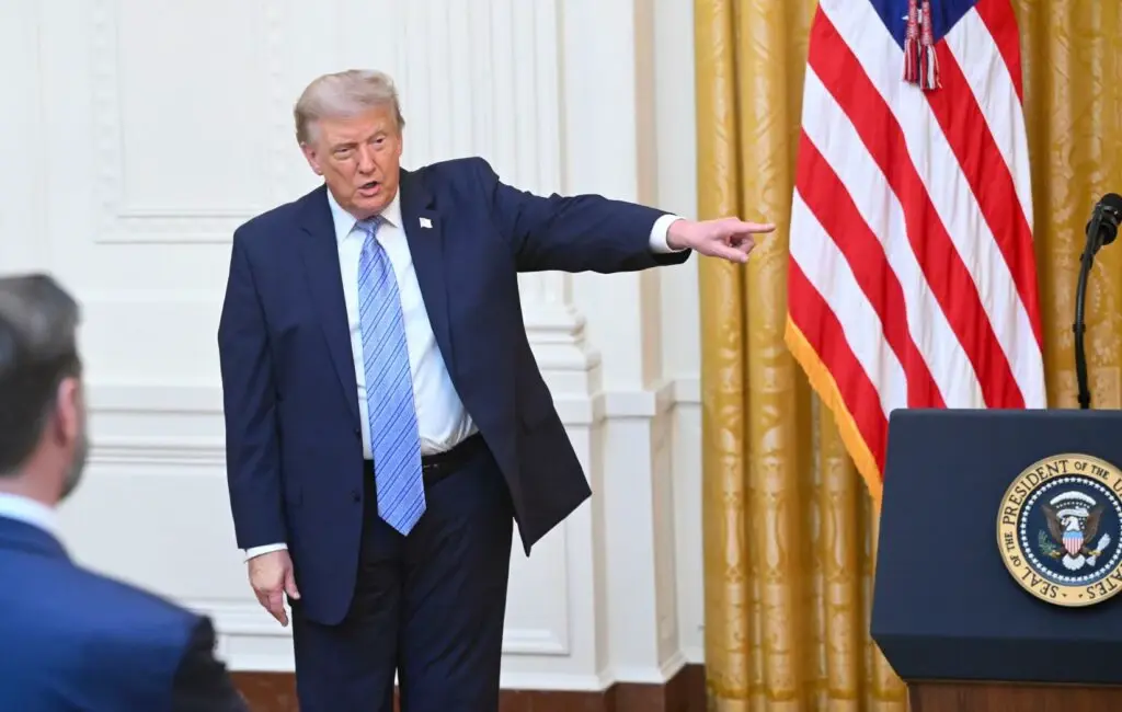 Trump volta a falar em “fraudes” nas eleições brasileiras