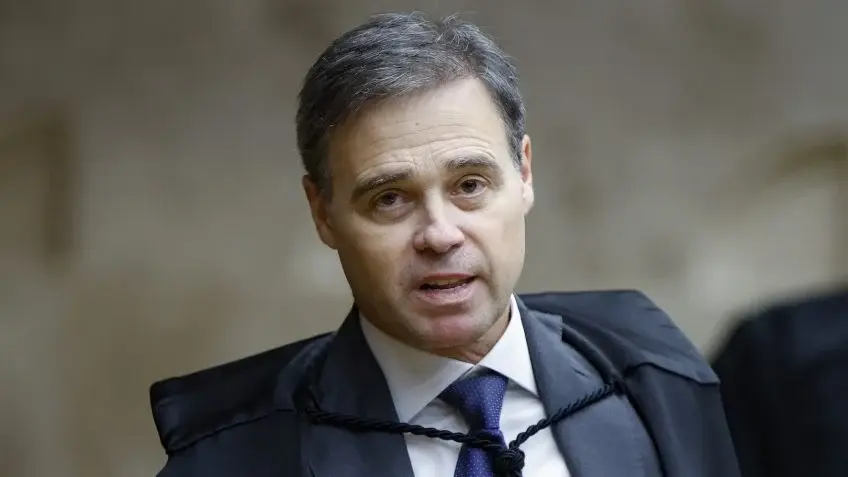 TSE discute proibir canais de WhatsApp 48h antes do 2º turno