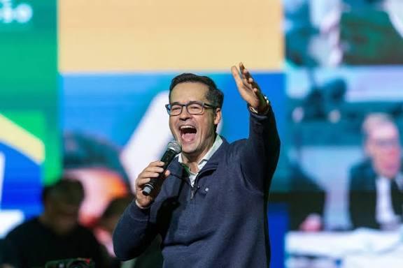 TSE endurece o cerco na reta final das Eleições 2026: Ministro Floriano de Azevedo Marques suspende campanhas de Anthony Garotinho, Deltan Dallagnol e atinge chapa no Ceará.