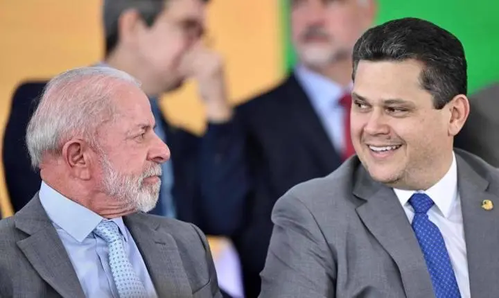 Alcolumbre destrava tramitação do fim da escala 6x1 após encontro com Lula