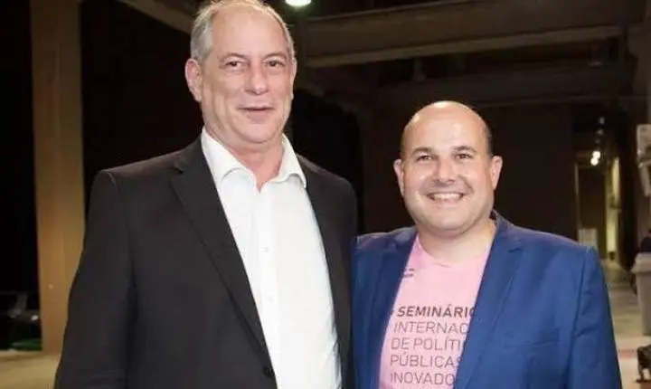 Após agenda com Ciro em SP, RC quebra silêncio e declara voto em Flávio Bolsonaro
