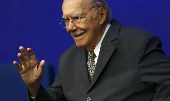 Boletim médico atualiza estado de saúde de José Sarney, internado com pneumonia