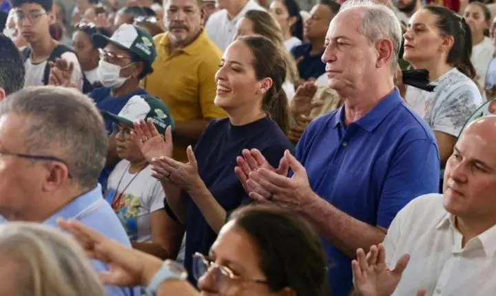 Ciro Gomes encerra pré-campanha político-eleitoral com ato religioso em Fortaleza
