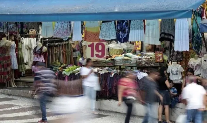 Confiança do consumidor cai em agosto para nível mais baixo desde fim de 2022