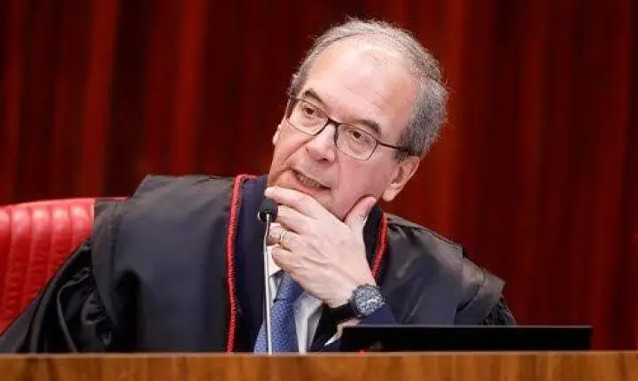 Corregedor do TSE suspende decisão de Nunes Marques e libera canal “Exército do Lula”
