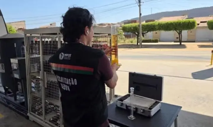 Decon interdita três postos de combustíveis por irregularidades no interior do Ceará