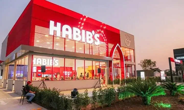 Dívida de R$ 300 milhões leva dona de Habib’s e Ragazzo a pedir proteção judicial