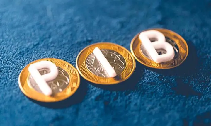 Economistas reduzem previsão do PIB pela primeira vez desde abril