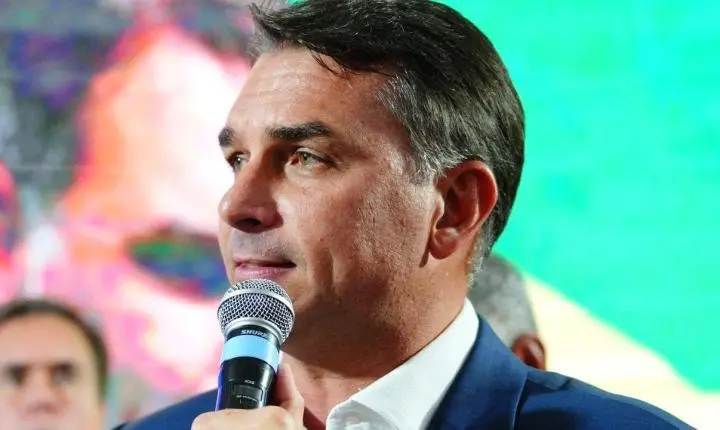 Em carta, Flávio se declara 