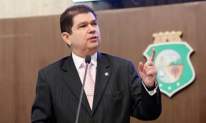Em meio à guerra de narrativas, Lula desliga deputado cearense da vice-liderança do governo