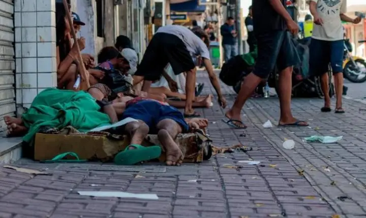  Entorno da Estação das Artes vira abrigo para população em situação de rua em Fortaleza