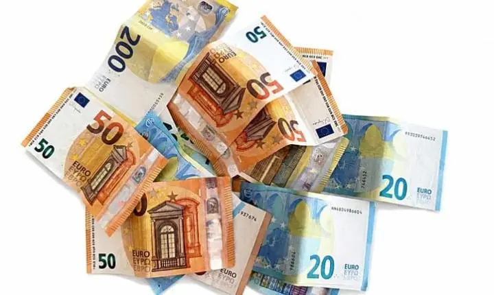 Europa: salários mínimos, poder de compra e remuneração em 2026